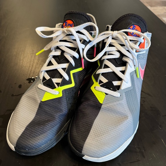 Nike LeBron James Tune Squad Basketball Shoes - Picture 1 of 6